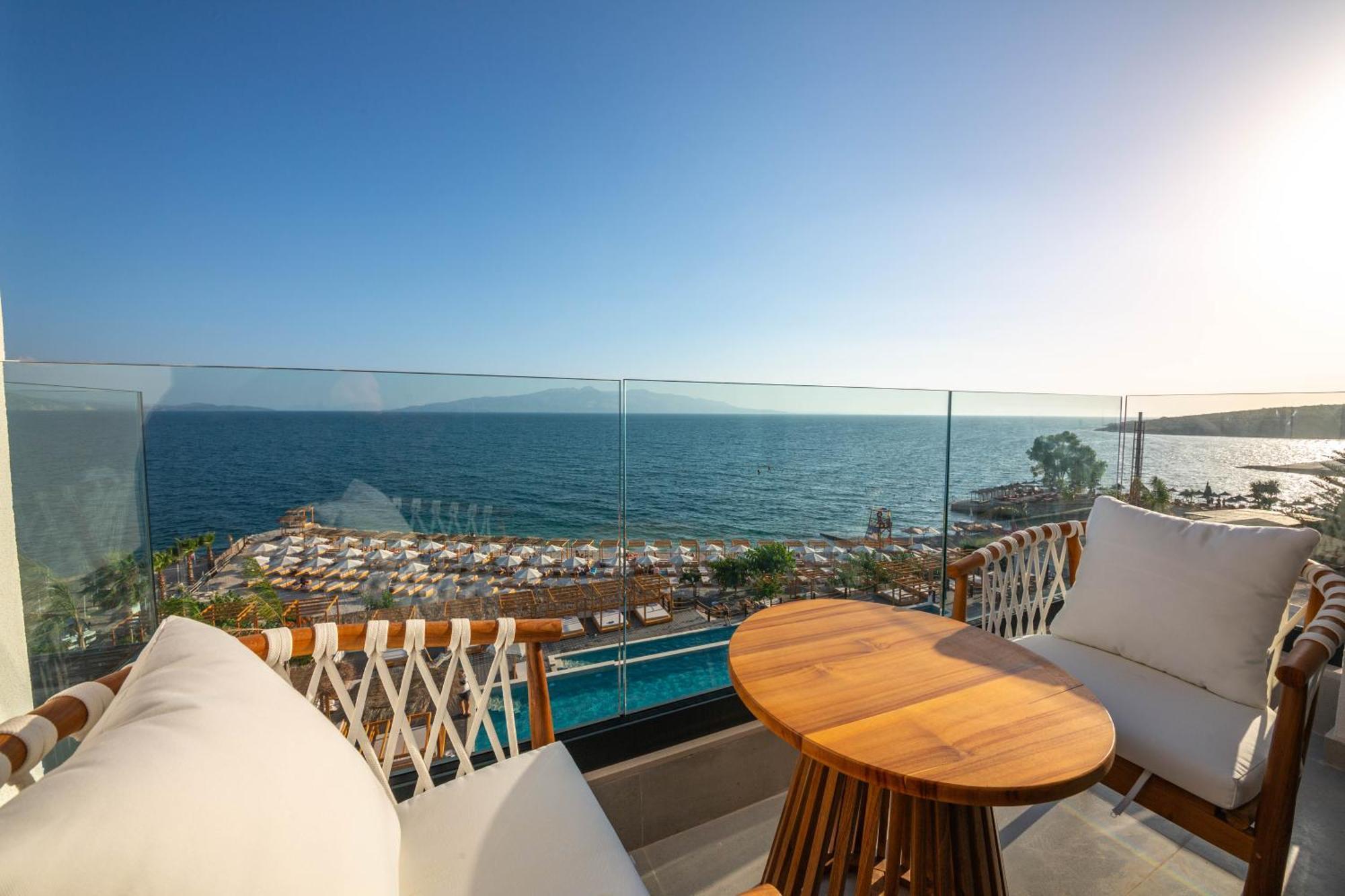 Panoramic Sea View Suite Bath Tub,1658940630:JPEG